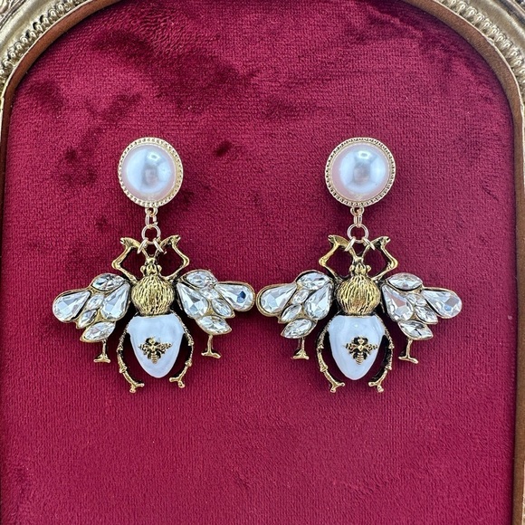 Vintage Honeybee Elegant Gold White Crystal Pearl Bee Earrings - Picture 11 of 11
